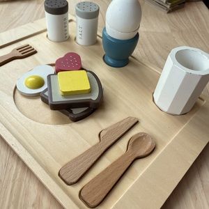 Adorable hearth & Hand breakfast set.